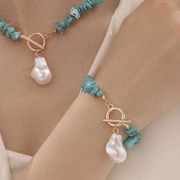 Free People Jewelry - Turquoise Chip Bracelet M707